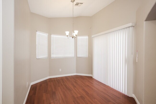 Photo - 615 Stonehurst Dr