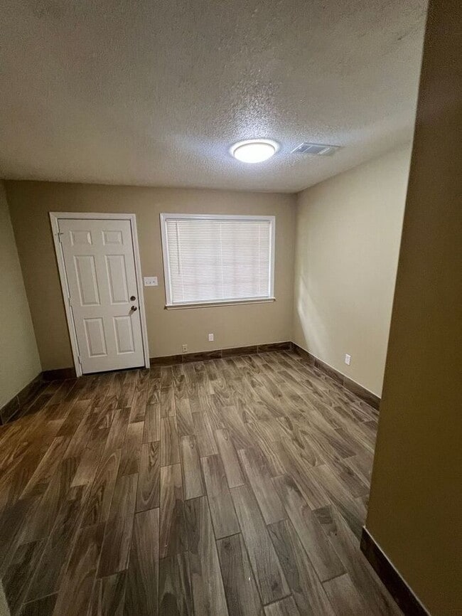 Photo - Cozy 2 bedroom 1 bath ranch duplex NOW AVAILABLE!