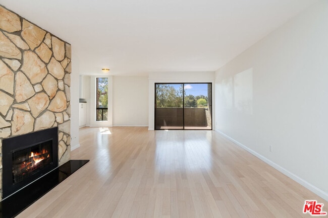 Photo - 16169 Sunset Blvd Unit 201