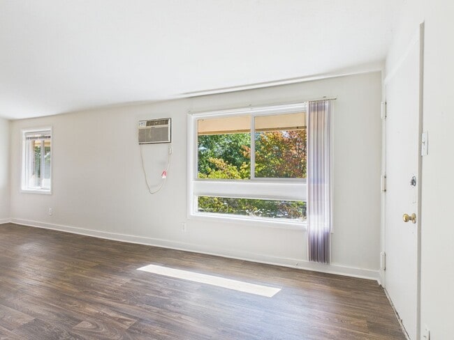 Photo - Forest Square Apartments