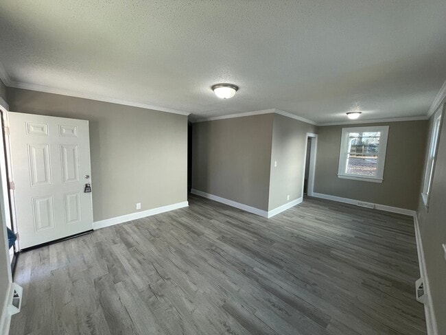 Photo - 613 Caldwell Ave NE