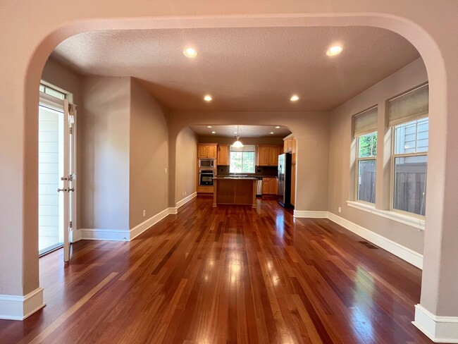 Photo - Stunning Corner Home in King City with Washer/Dryer Included, Private Courtyard!
