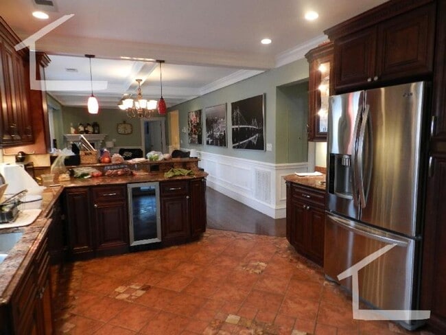 Building Photo - No Brokers Fee, No Security Deposit, Luxury Finishes, Sauna, Central Heat/AC, In-Unit Washer and ...