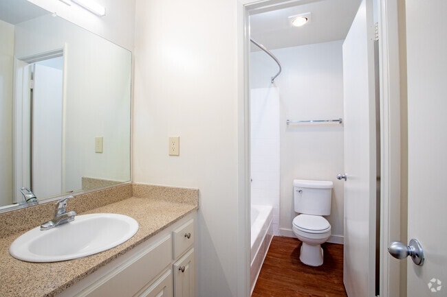 2BR, 1BA - 973SF