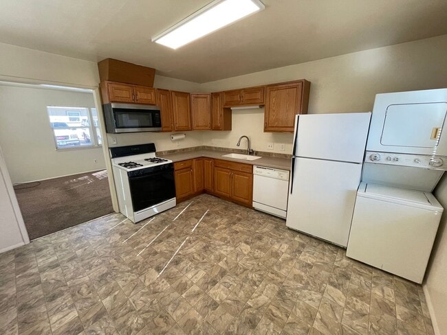 Building Photo - Cozy 2 BR 1 BA Home in Midtown!