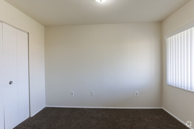 3BR, 2BA - 1,100 SF