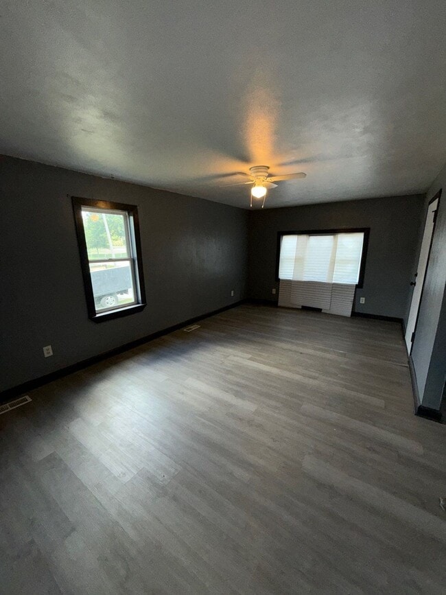 Photo - 201 S Memorial Ave