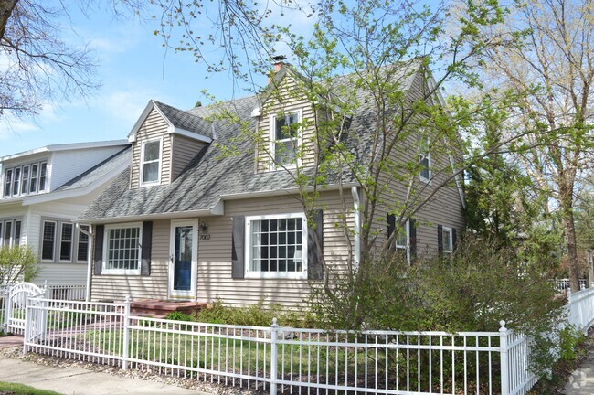 Building Photo - 7002 Hubbard Ave Rental