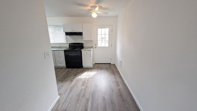 Photo - One level in Shewood