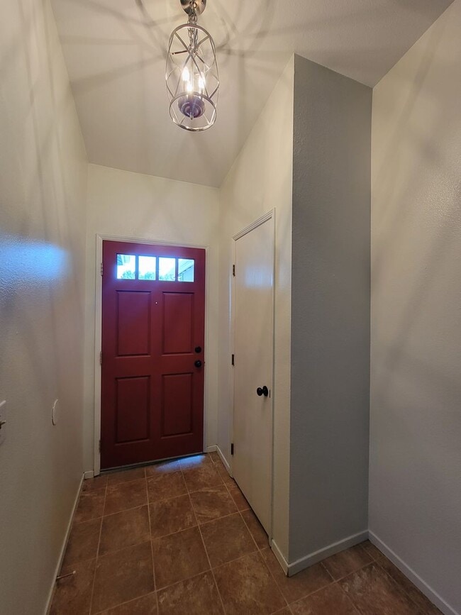 Photo - 3 Bedroom 2 Bathroom in NW Visalia with Yard Care!