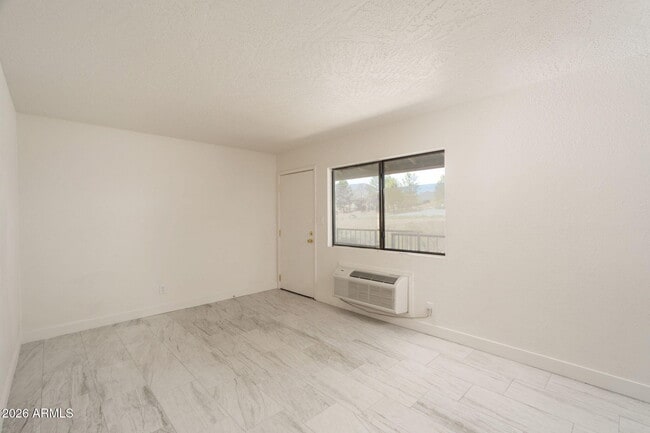 Building Photo - 4224 Canyon Trail Unit C2