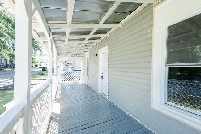 Photo - 732 Williams St