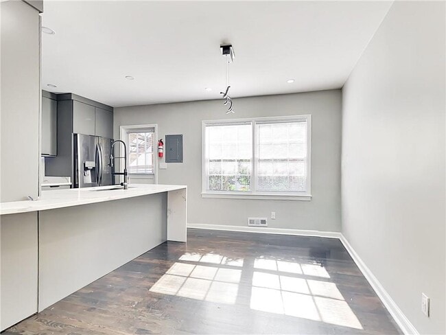 Photo - 425 Lindbergh Drive NE Unidad E2