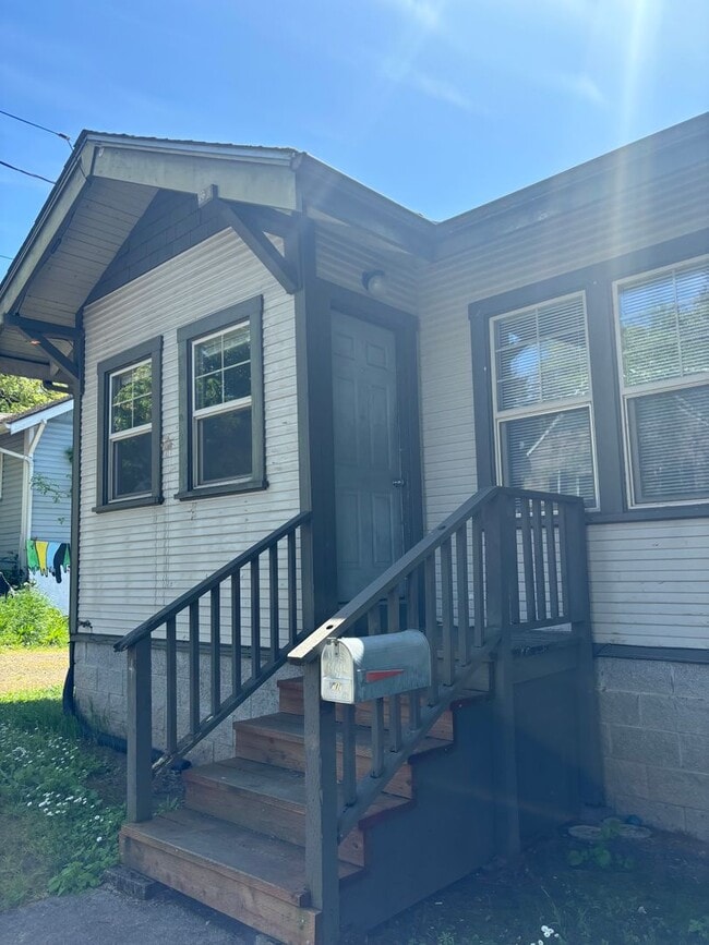 Photo - 3 Bedroom House w/ Bonus Rooms