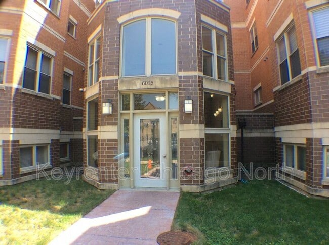 Building Photo - 6015 N Mozart St Unit 307 Rental