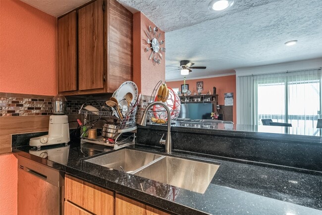 Photo - 3919 Fairmont Pkwy