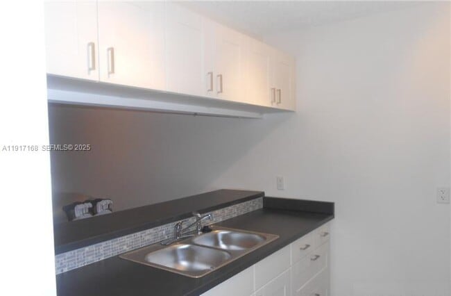 Photo - 8540 N Sherman Cir Unit 103