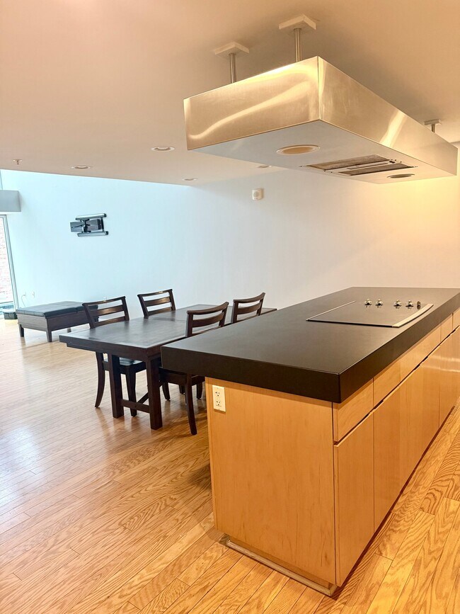 106 N High St Unit 707