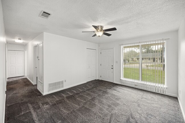 Photo - 210 Spencer Dr