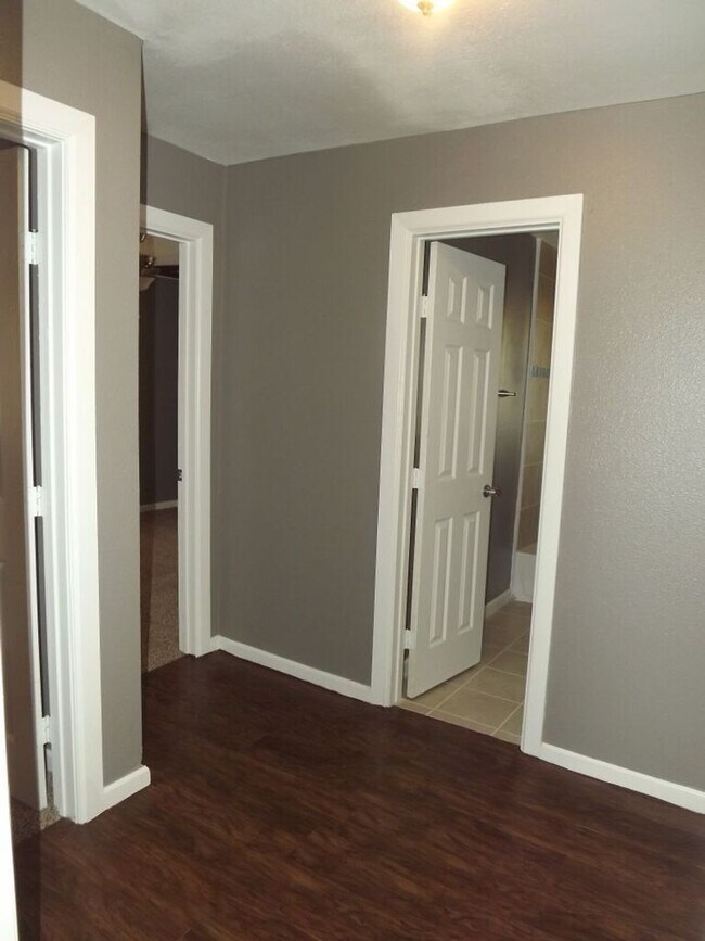 Photo - Pre Leasing for fall 2026! 4/2 by Greek circle!