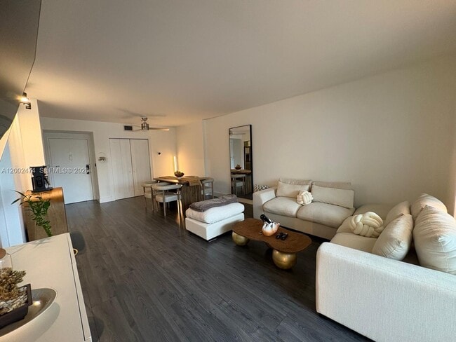 Photo - 4200 Hillcrest Dr Unit 208