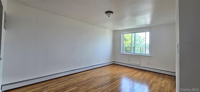 Building Photo - 95-17 84th St Unit 3