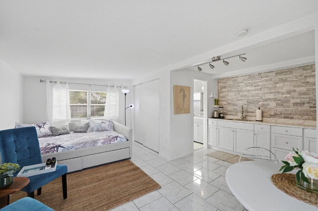Photo - "Warm Mineral Springs - Furnished Studio Apartment" Unit C