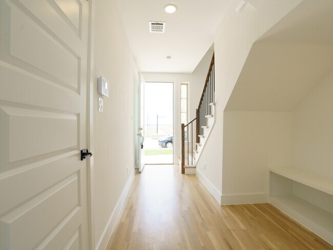 Photo - 9311 Easy St