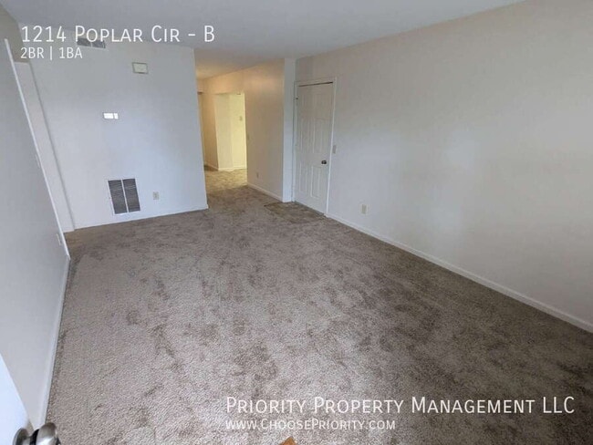 Photo - 1214 Poplar Cir Unit B