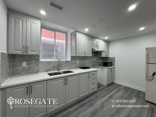 Photo - 2-Bedroom Basement Apartment with Parking & Private Outdoor Space – Brampton Unité 2