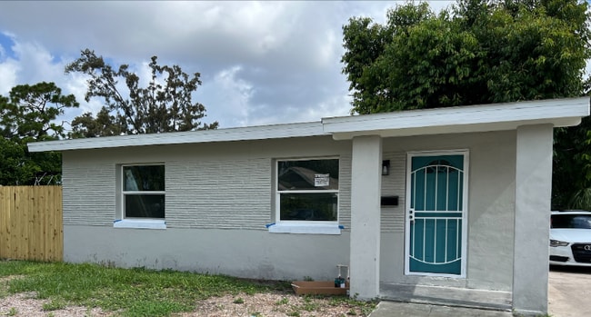 Building Photo - 3235 Oakley Ave S Rental