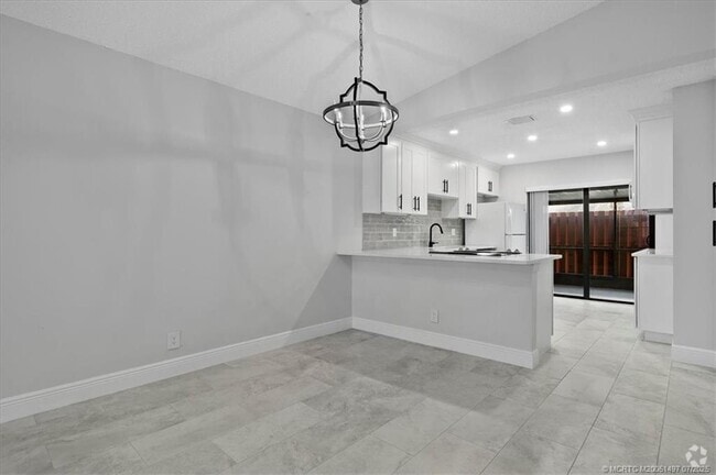 Building Photo - 8085 SE Villa Cir Rental