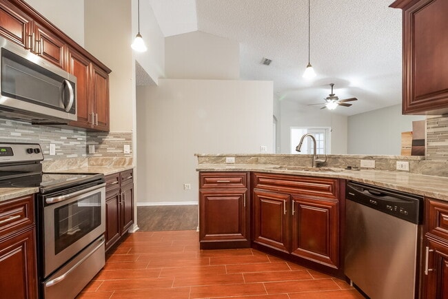 Photo - 1932 Wiregrass Ct