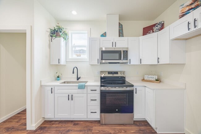 Photo - 1120 W 8th St Unit B