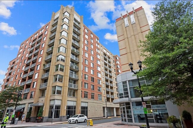 Building Photo - 1020 N Highland St Unit Clarendon Apartment