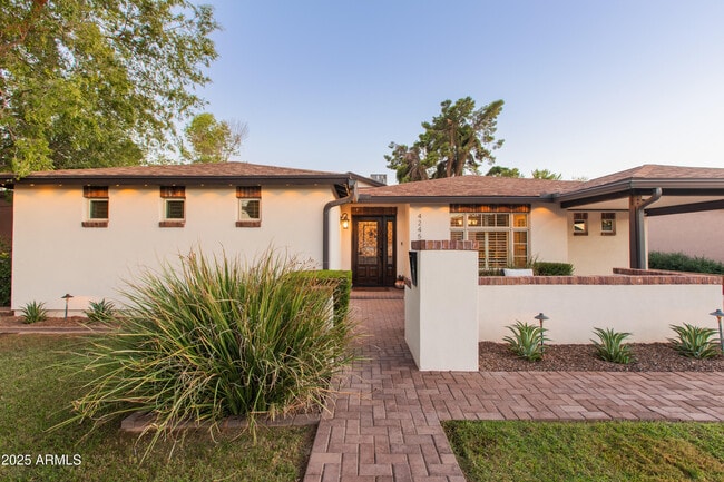 Building Photo - 4245 E Earll Dr