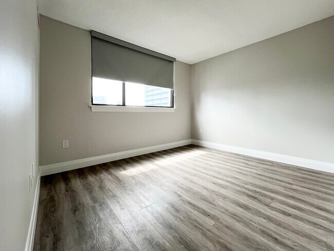 1101 Bay