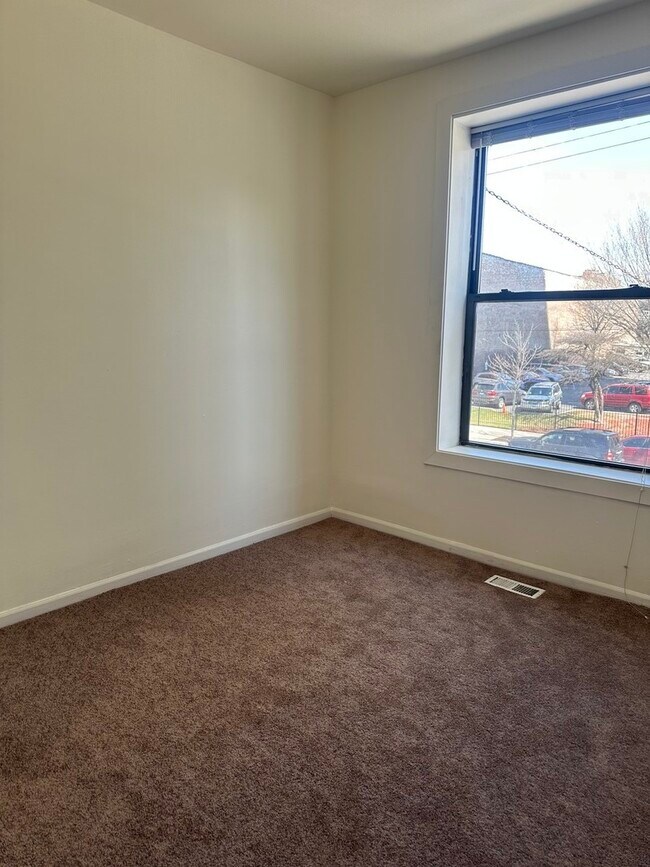 Photo - 5826 N Broadway