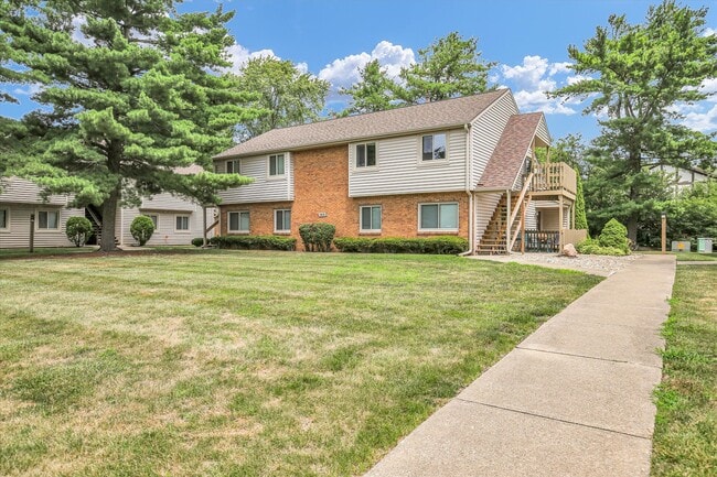 Building Photo - 1613 Lyndhurst W Dr Rental