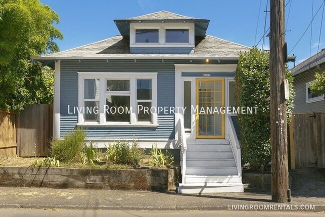 Building Photo - 1525 SE Pershing St