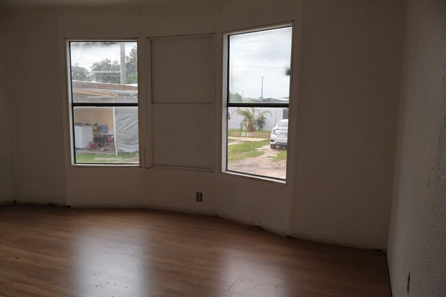 Photo - 195 Jonna St