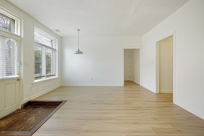 Photo - 505 N Greensboro St Unit A