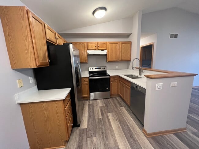 Photo - 611 Wellington Dr