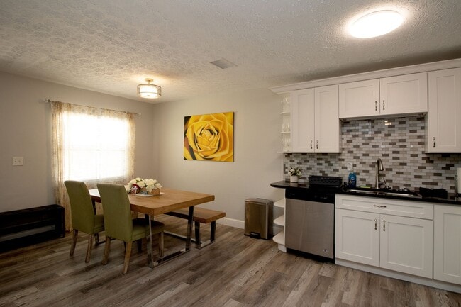 Photo - 1635 Gladys St Unit 1635 Gladys St  2