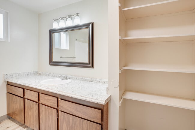 Lookingglass Apartments