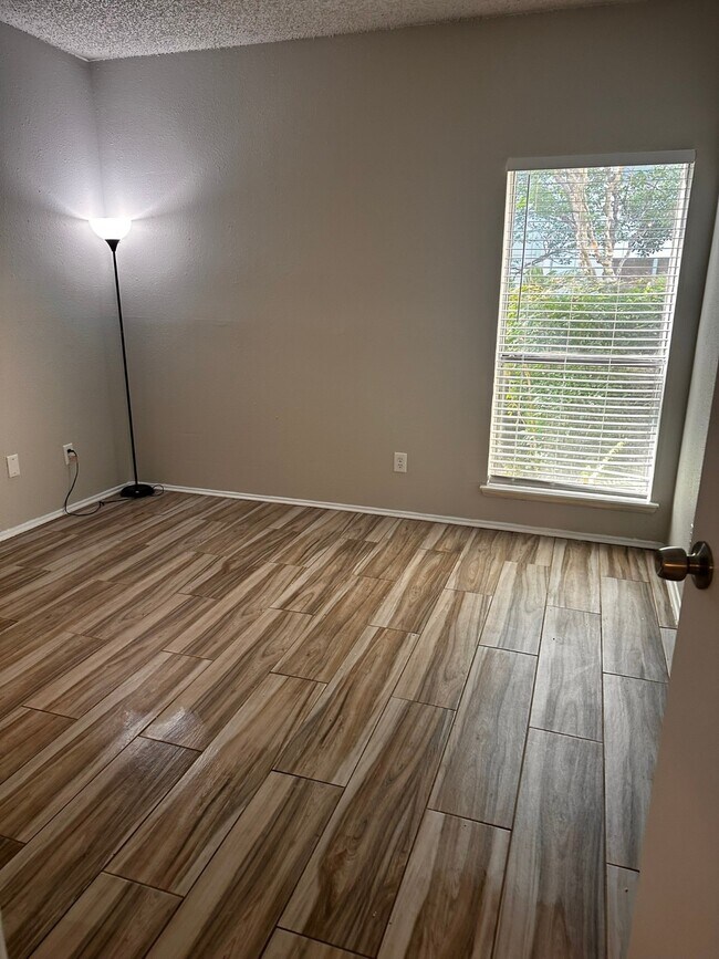 Building Photo - 10049 Westpark Dr Unit 151 Rental
