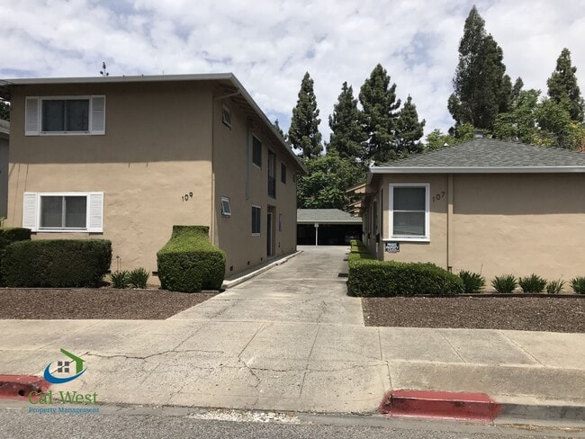 Building Photo - $2095 - 1BD/1BA Quaint and Well Maintained... Unit # 1