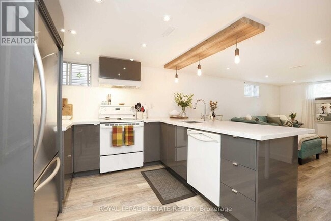 Photo - 208 Oakridge Dr