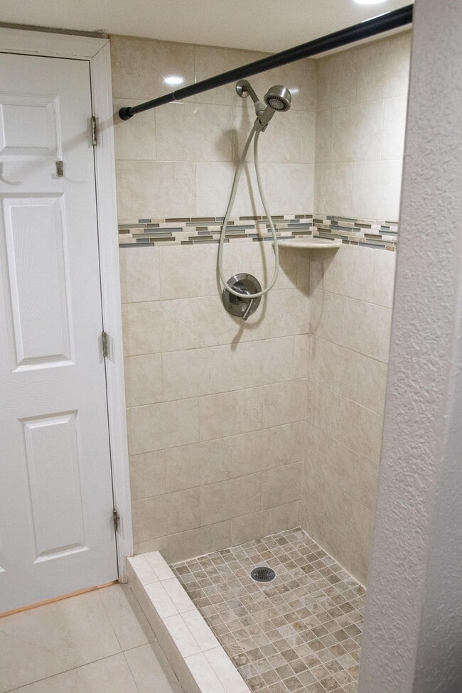 Photo - 70 Lake Arbor Dr