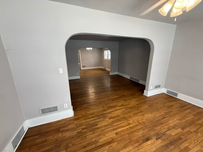 Photo - 909 University Dr N Unidad #2